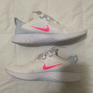 Nike women’s legend react Sneakers - White and Pink